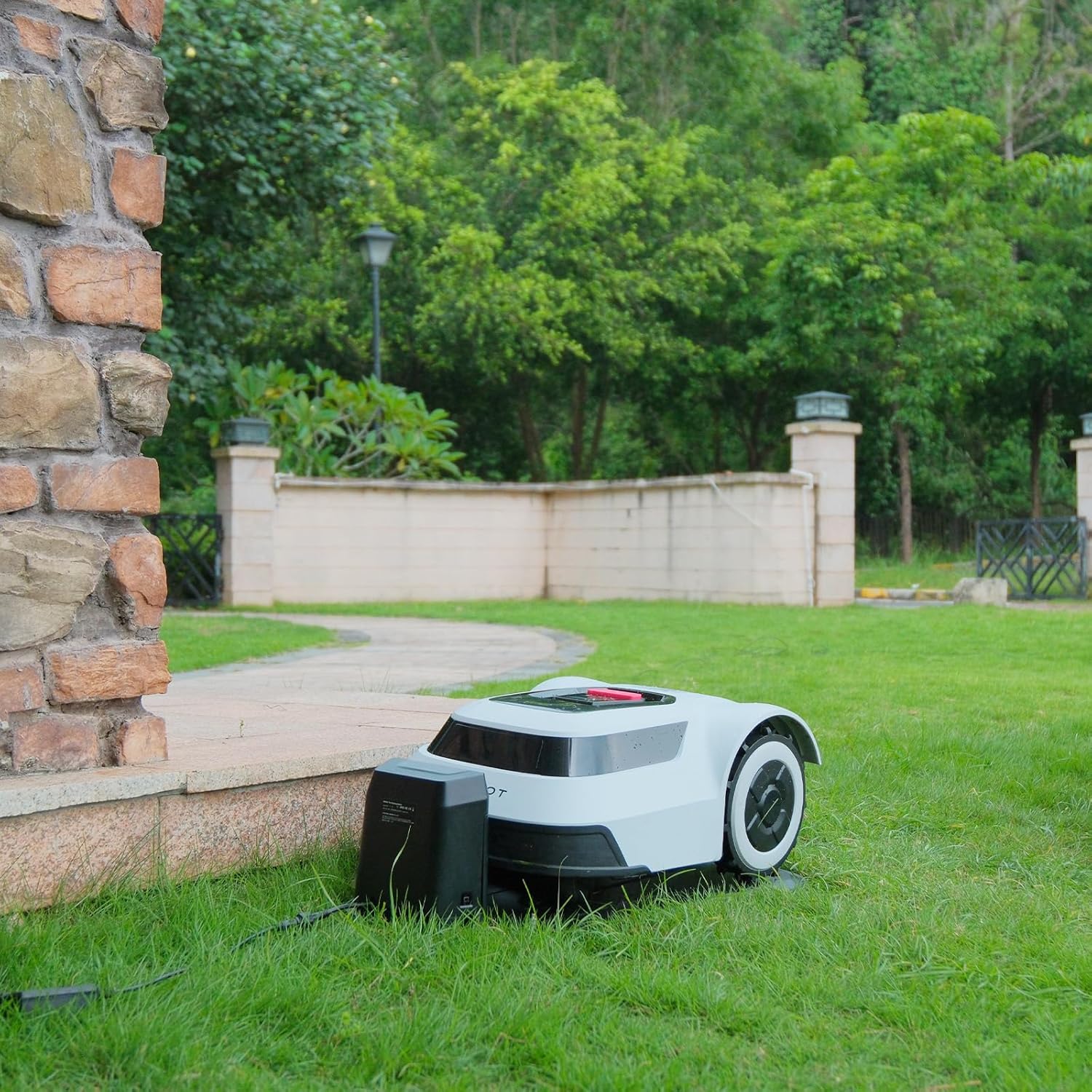 Ladestation für Pion Rasenmähroboter
